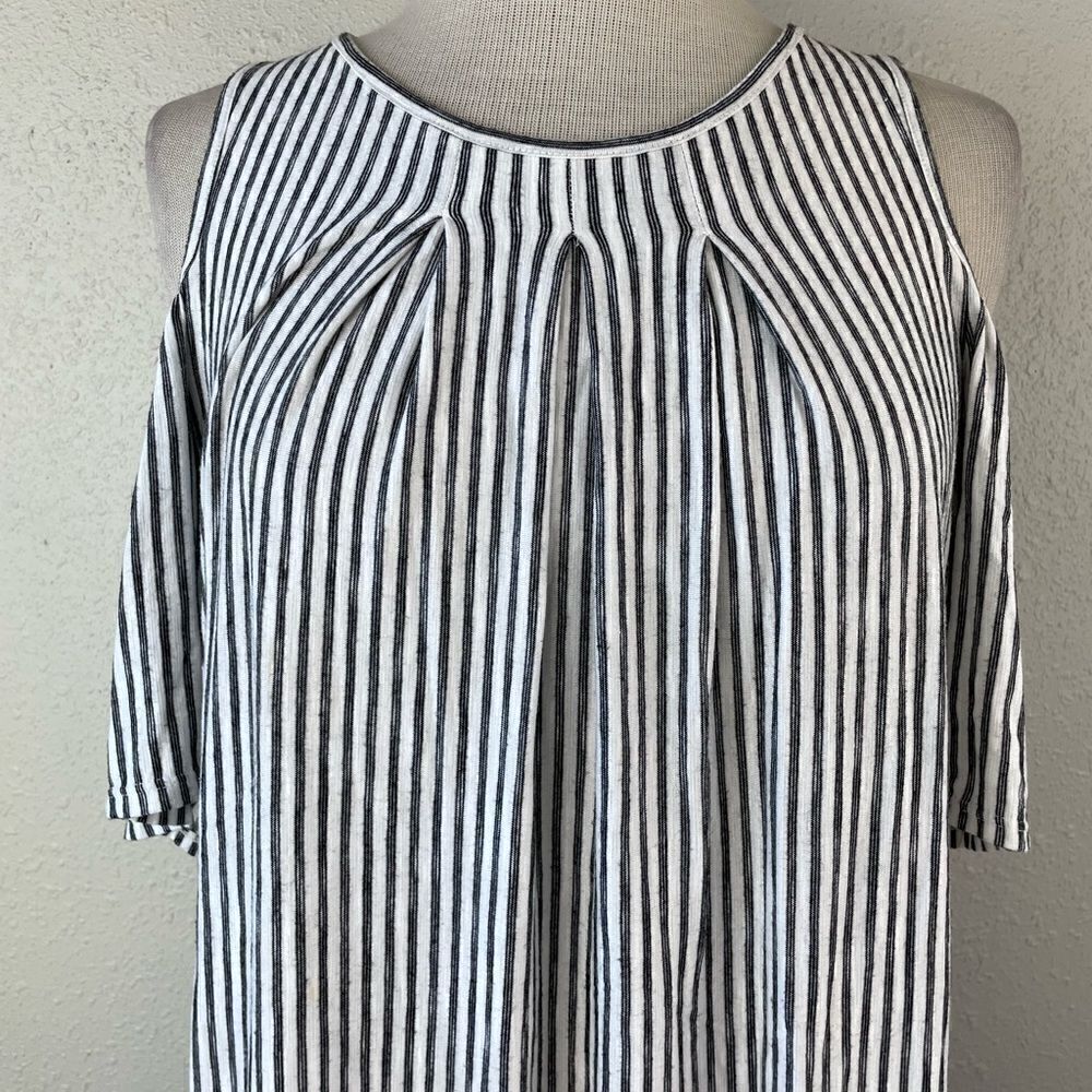 Max Studio Cold Shoulder Top Size M EUC - Picture 3 of 5